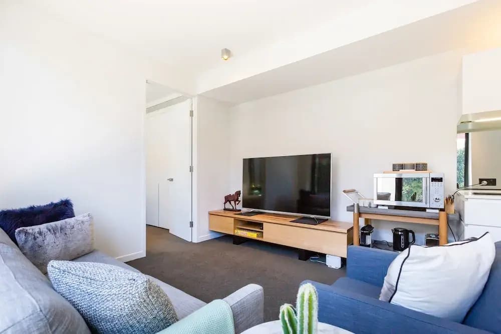 Rosa, 2BDR Richmond Apartment - photo 2