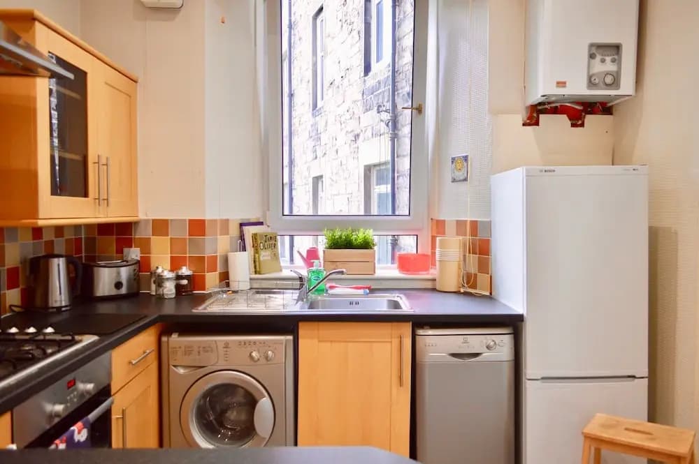 2 Bedroom Morningside Flat - photo 12