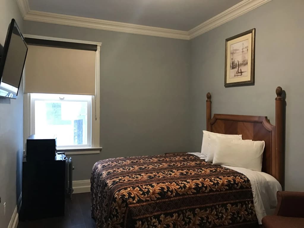 Warfield Hotel - photo 4