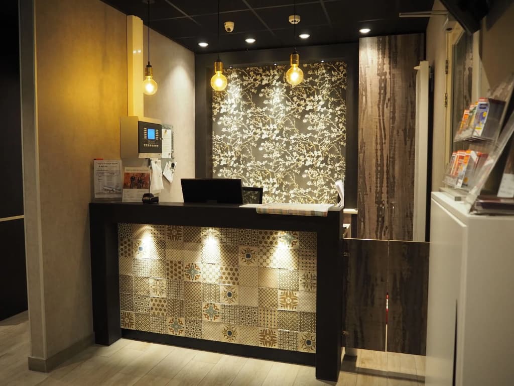 Hotel Blossoms - photo 2