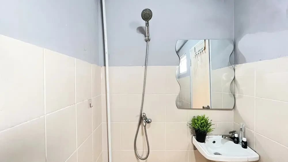 Basic Studio Room Apartment At Green Palm Residence - photo 7