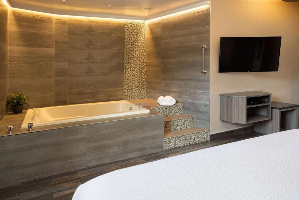 Ramada by Wyndham Bronx - photo 13