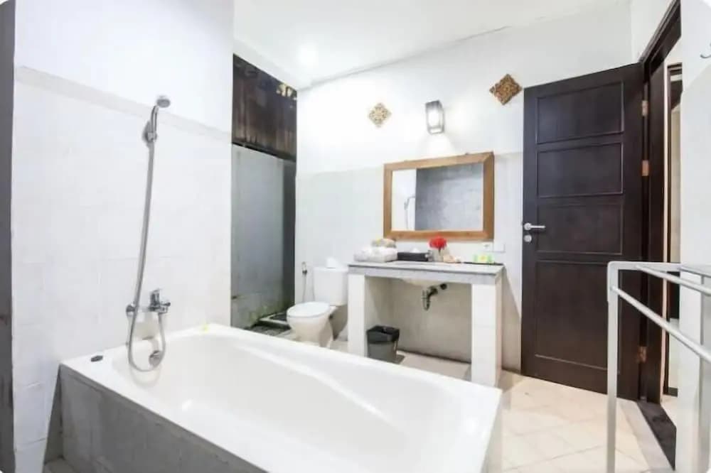 SMV . 5-BR · 5BR Pool Prime Area Walk to Beach N Shops Legian - photo 7