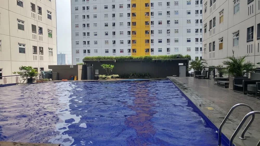 Comfy and Clean 2BR Green Pramuka Apartment - photo 9