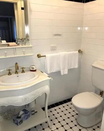The Chalet Guesthouse And Studio - photo 11