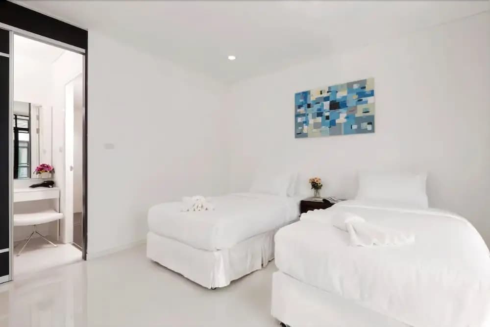 Regent 15 Condo - photo 3