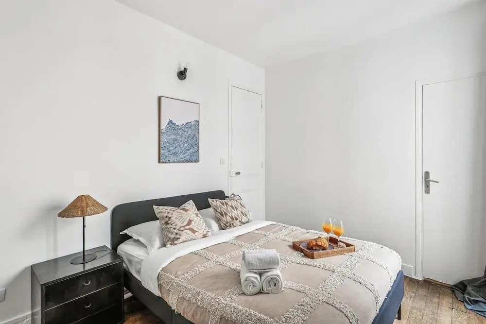 Bright 1BR Steps from Canal Saint-Martin - photo 2