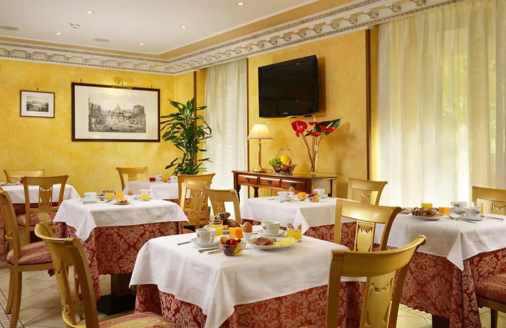 Hotel Tuscolana - photo 26