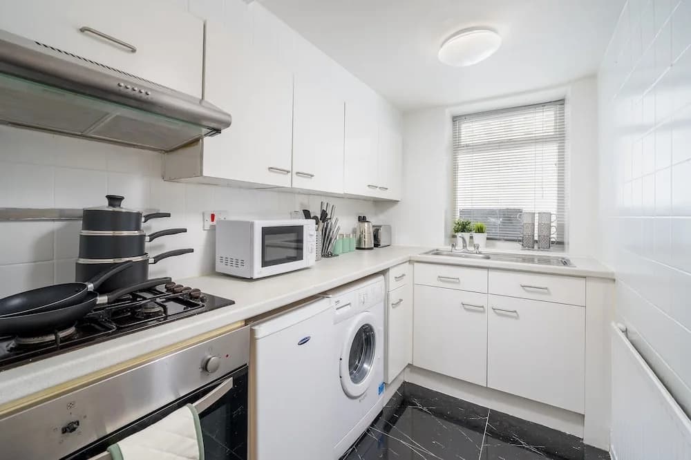 Russell Sq Suite 2 Bed Apartment - photo 12