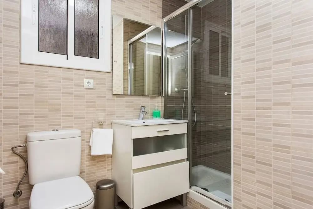 Trendy 3 Bedroom Flat in Central Area - photo 7