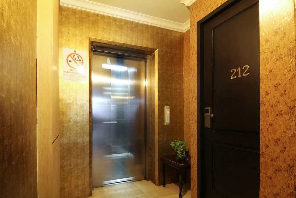 Airy Stasiun Jakarta Kota Mangga Dua Raya 24 Jakarta - photo 11