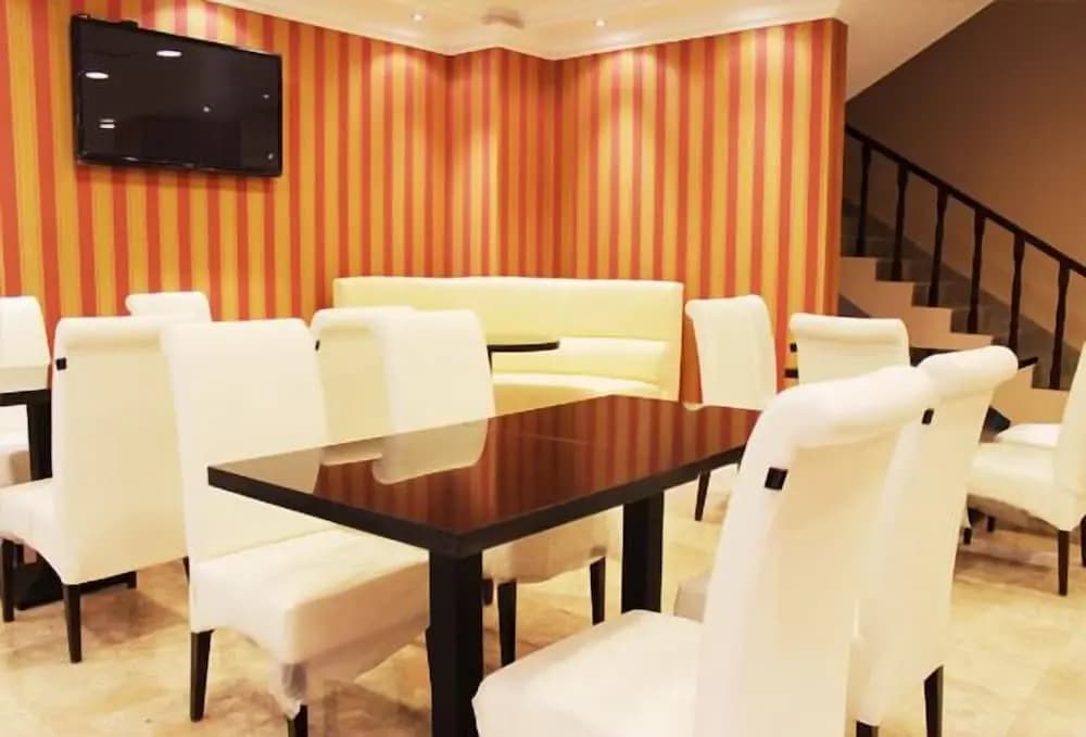 Pioneer Hotel Apartments - photo 17