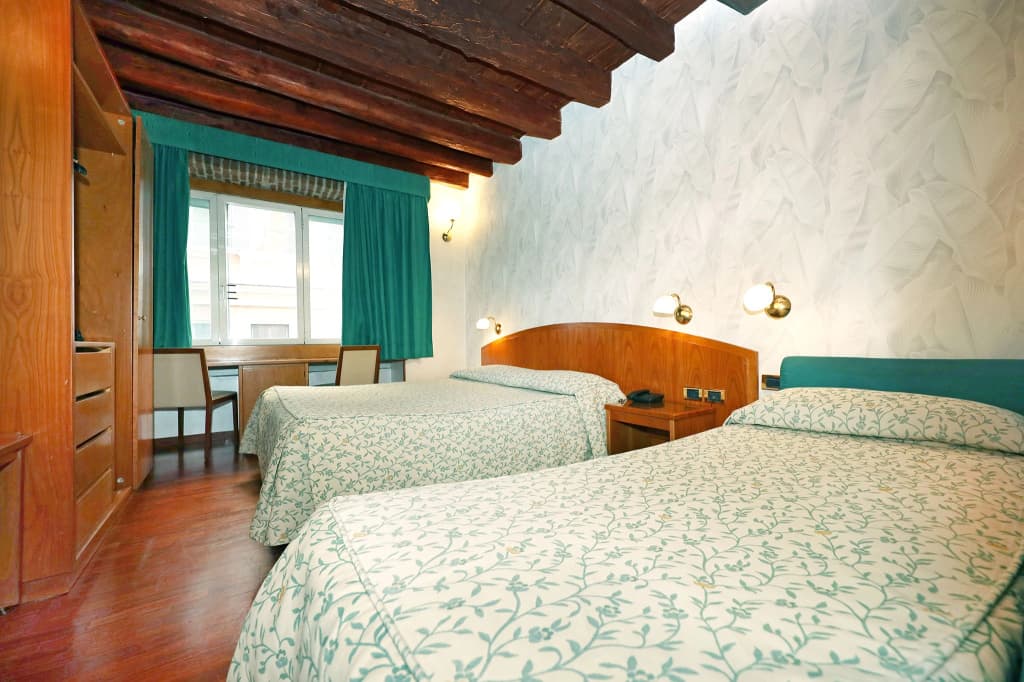 Hotel Corot - photo 6