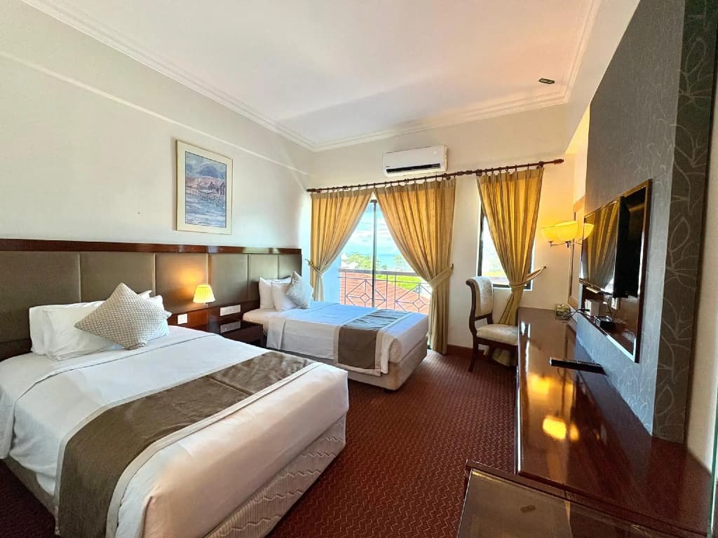 Putra Brasmana Hotel - photo 2