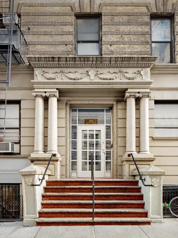 Central Park West Hostel - photo 1