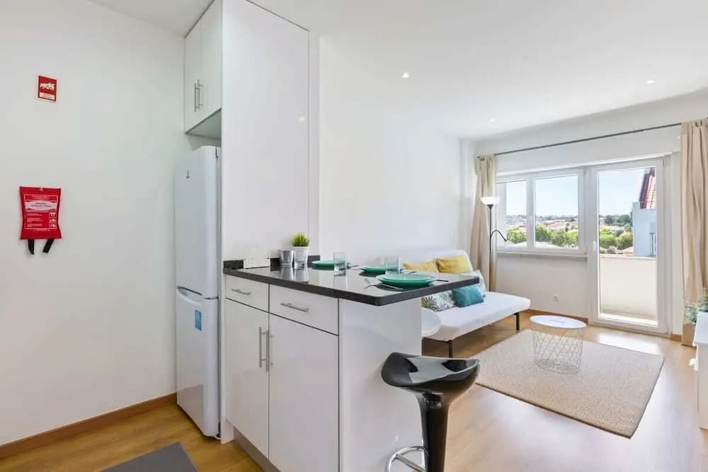 Spacious 1 Bed Apt w/Balcony, Sleeps 3 - photo 2