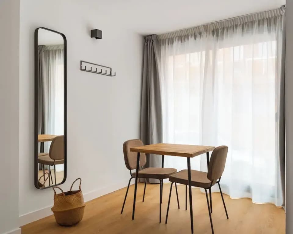 Limehome Madrid Calle de Bolivia - photo 2