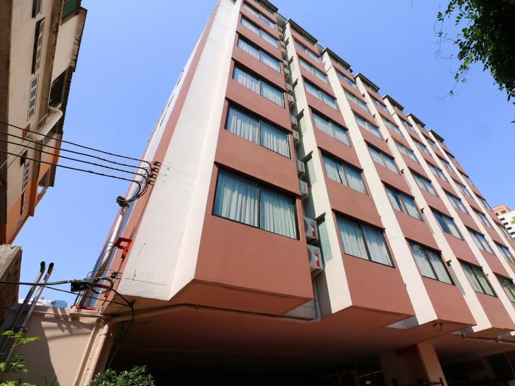 NIDA Rooms Bang Rak Emerald - photo 1