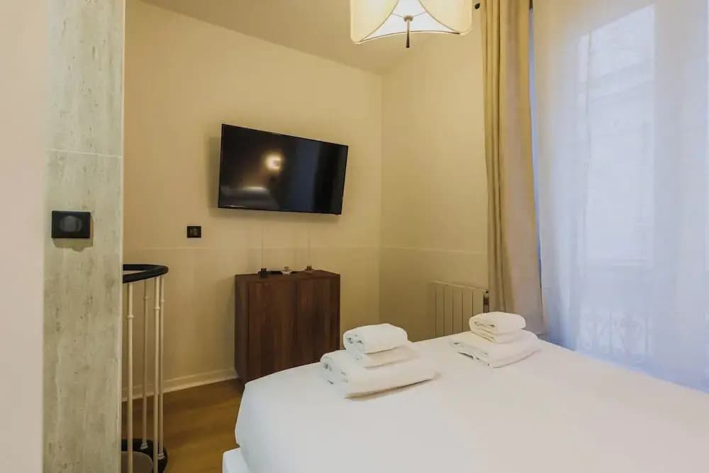 Superb Duplex 1 Bedroom Center of Paris - photo 2