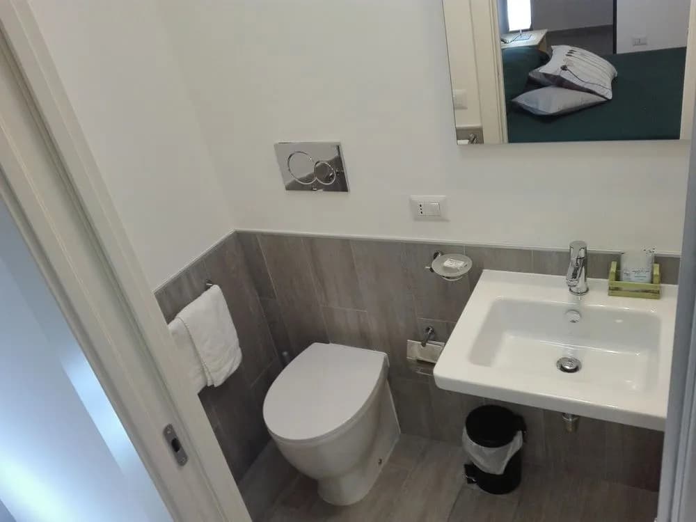 Lotus Rooms in Rome - photo 7