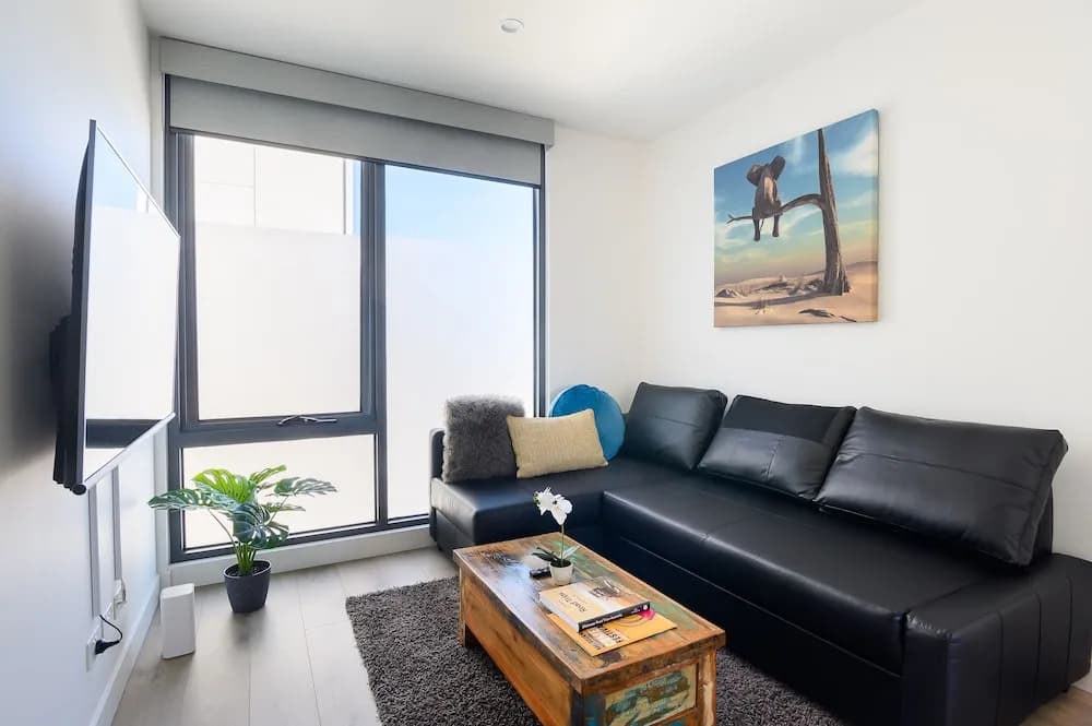 JUDD A Stylish Abode Awaits You - photo 2
