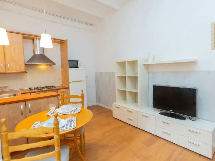 Gracia Torrijos - One Bedroom - photo 13