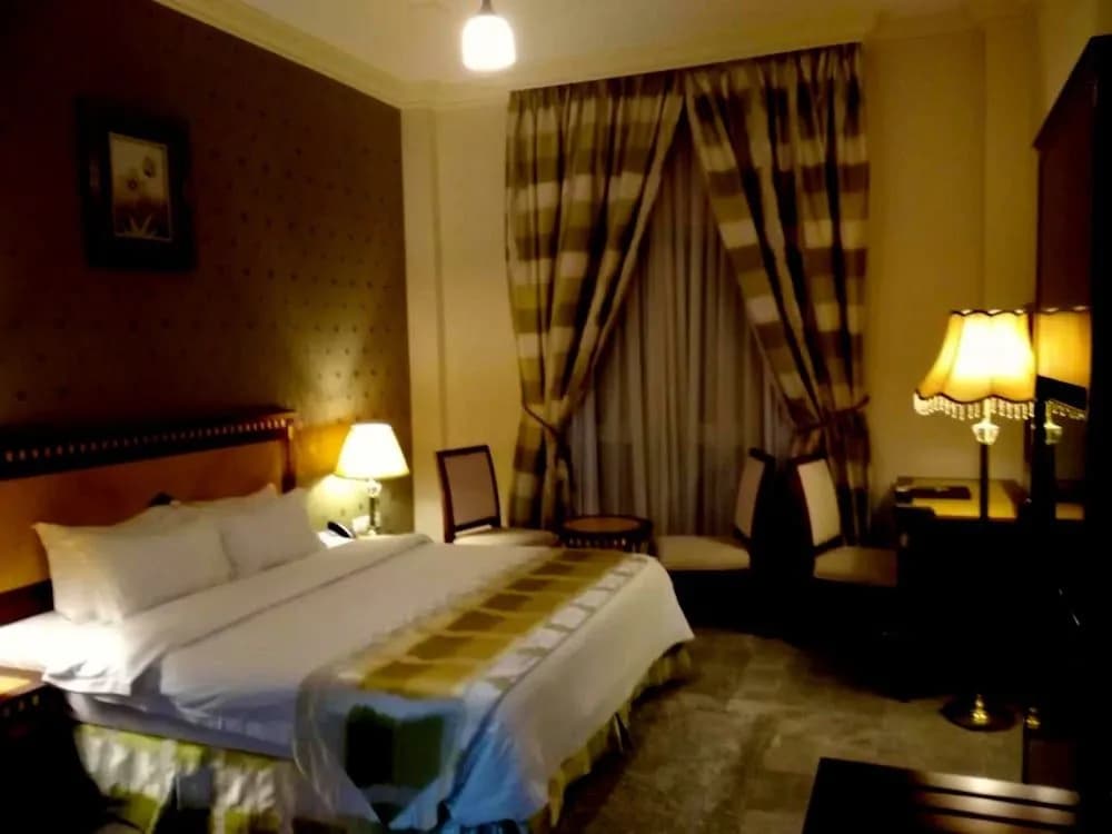 OYO 136 Pioneer Hotel Apartments - photo 3