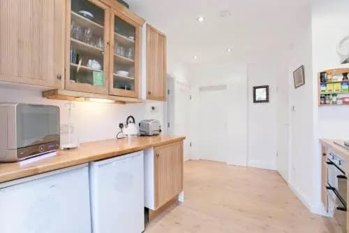 Edencourt Apartment - photo 13
