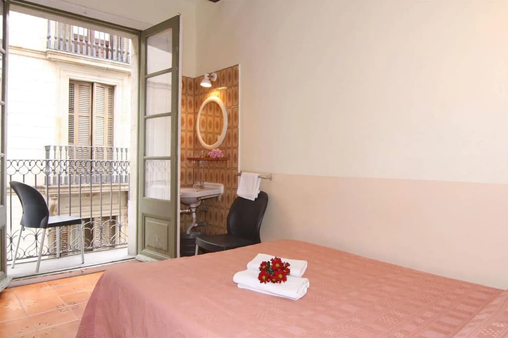 Hostal Rembrandt - photo 4