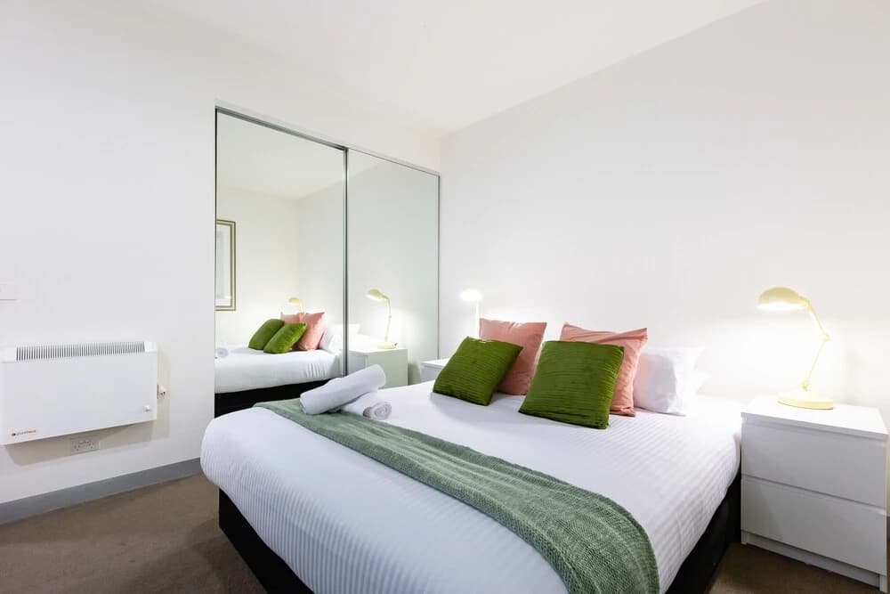 Raphael 2Bdr Carlton Apartment - photo 1