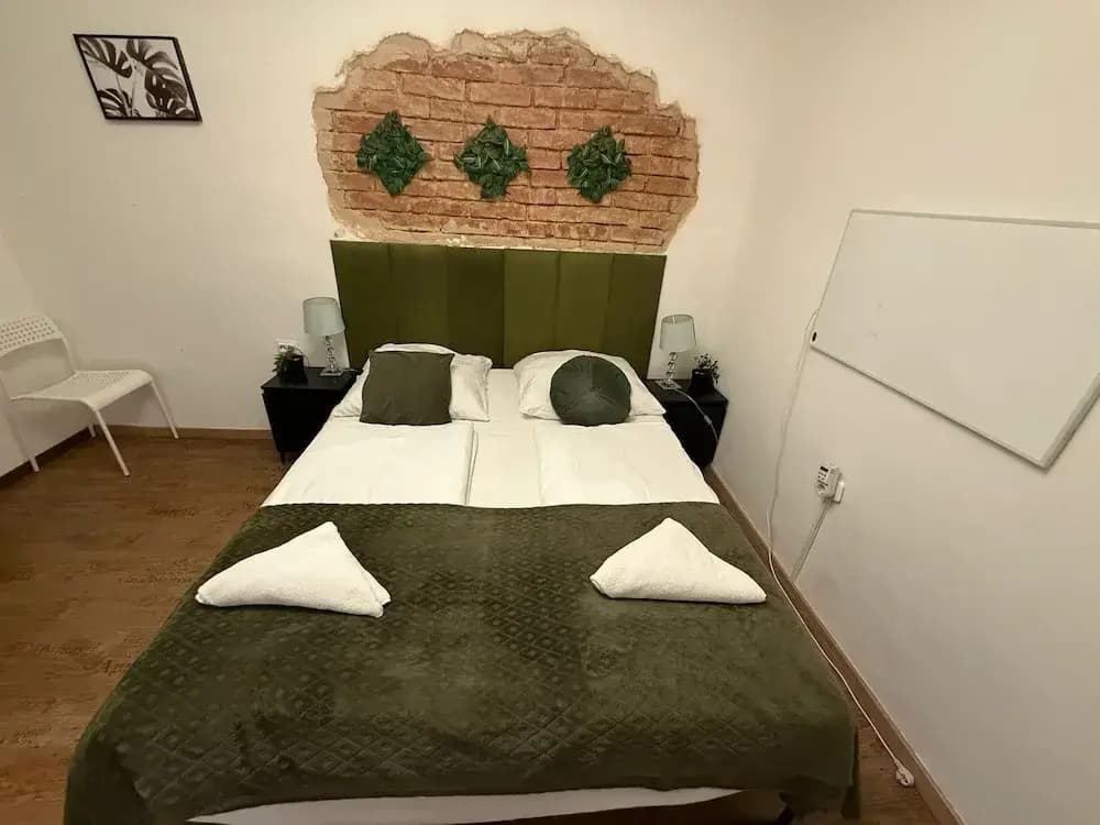 Affordable 2BR Apt 10 Min to Westbahnhof - photo 2