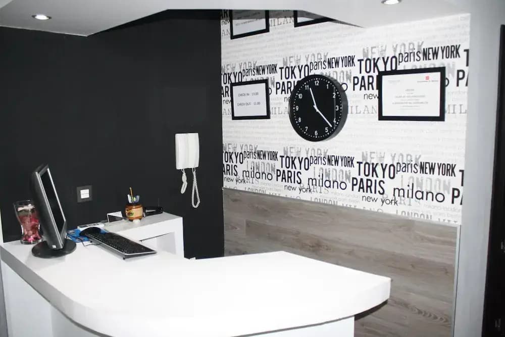 Hostal MH Fuencarral - photo 2