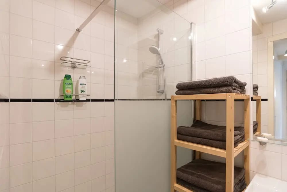 Central Hotspot Apartment - photo 8