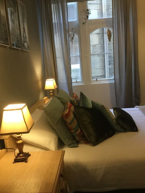 Edinburgh Old Town Apartment - photo 15