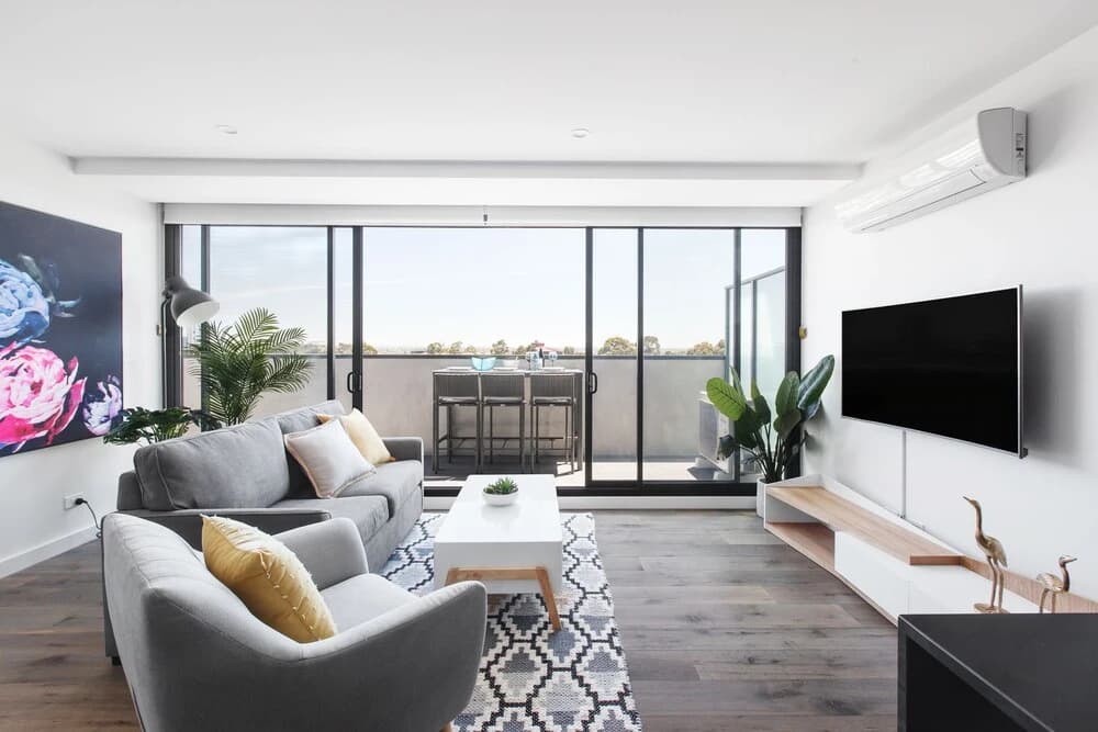 Spacious Urban Oasis in Central Location - photo 7