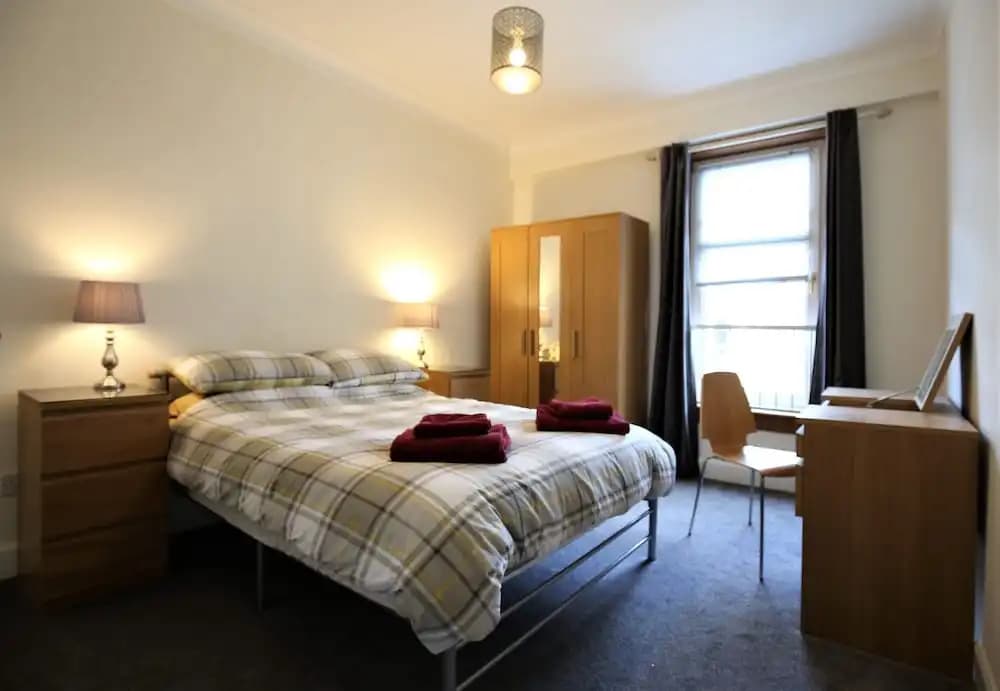 3 Bedroom Flat in Edinburgh - main photo