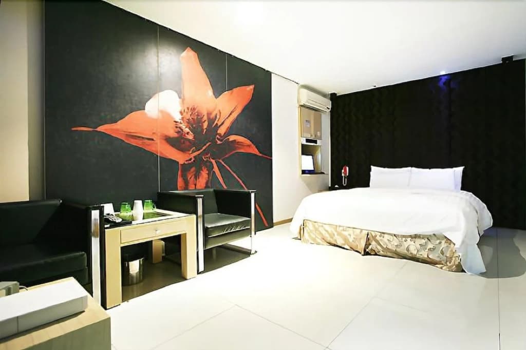 Hit Hotel - photo 3