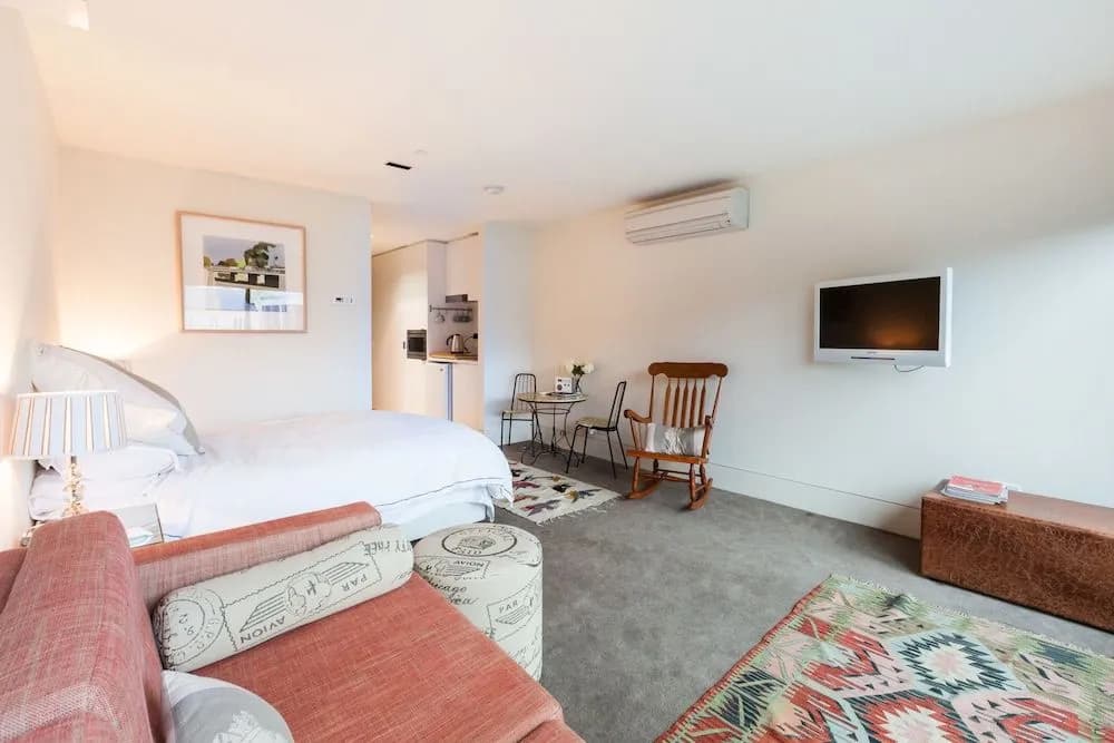 CELESTE, 1BDR East Melbourne Apartment - photo 4