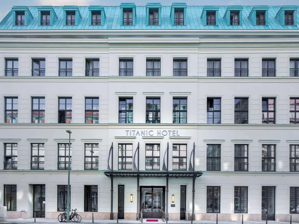TITANIC Gendarmenmarkt Berlin - photo 1