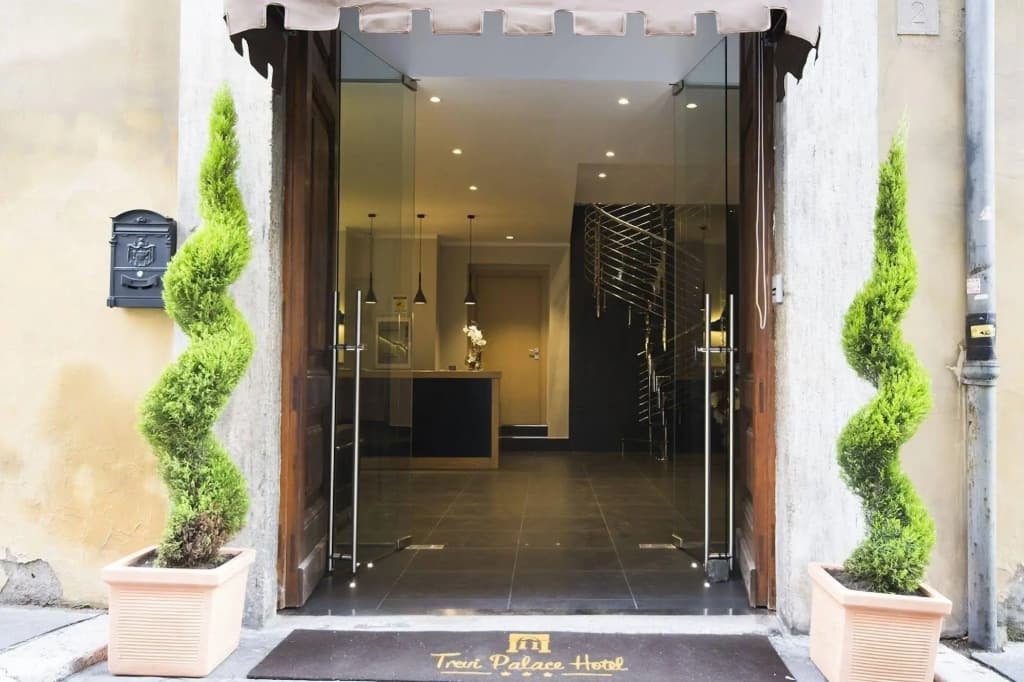Trevi Palace Hotel - photo 1