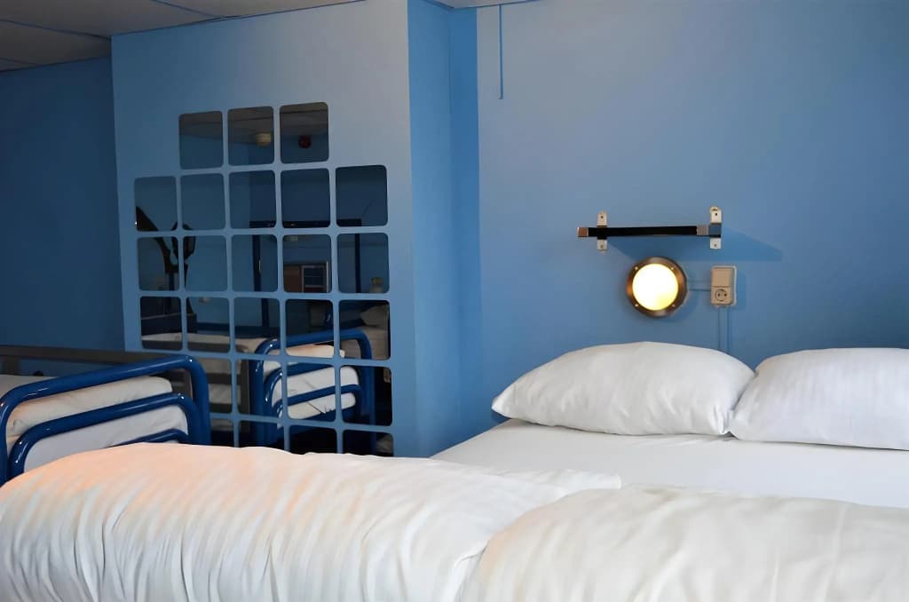 The Flying Pig Uptown Hostel - photo 36