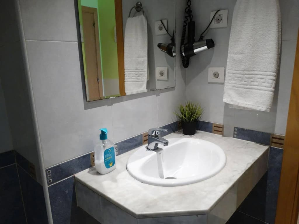 Hostal Mont Thabor - photo 7
