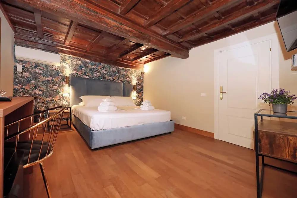 Golden Pantheon Rooms - photo 4