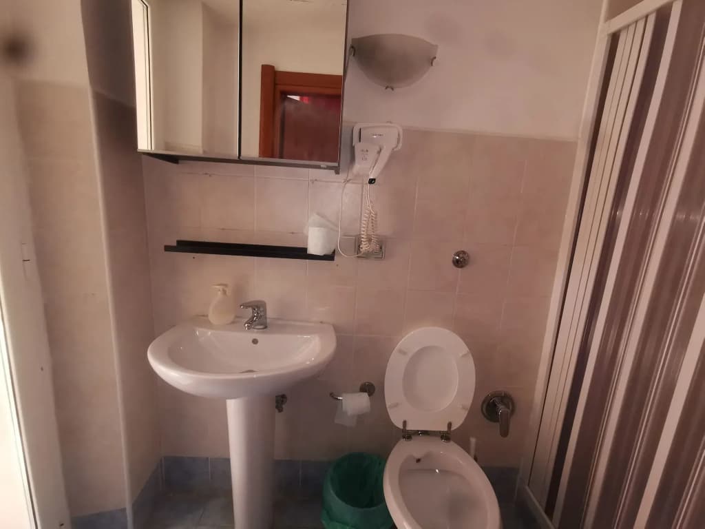 Român Holidays Hostel - photo 16
