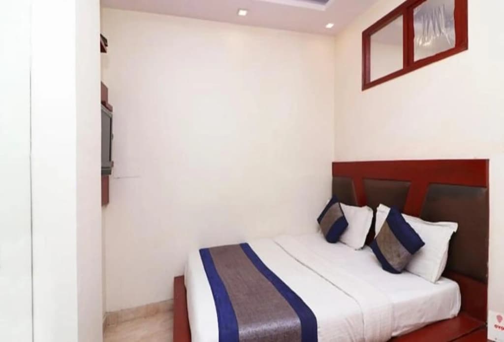 Hotel Prem Deluxe Guest House - photo 4