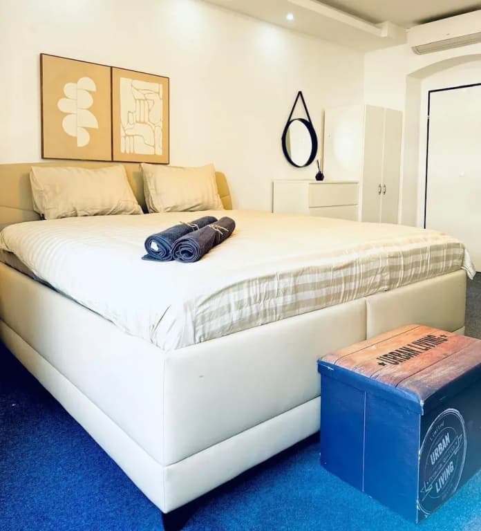 Spacious 7BR Apartment Prime Location - photo 4