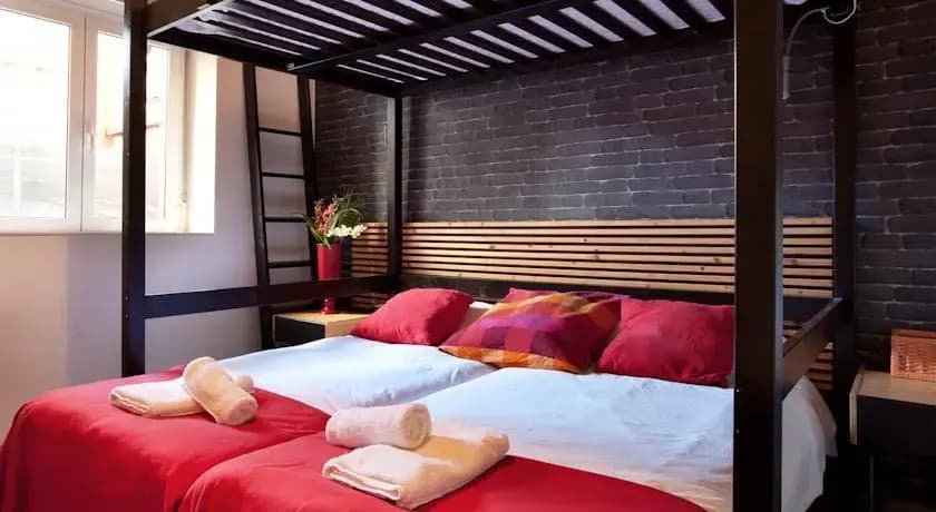 Olympic Village Beach Guesthouse - photo 3