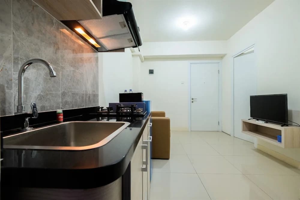 Comfortable 2BR Green Pramuka Apartment - photo 17