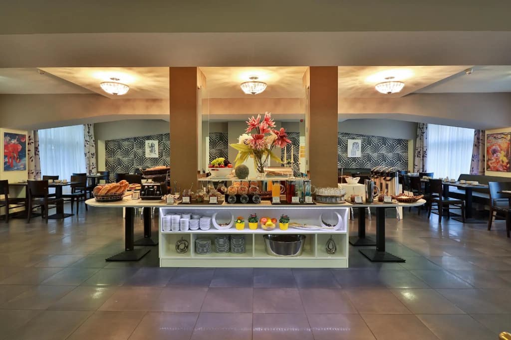 Hotel Elysee - photo 16