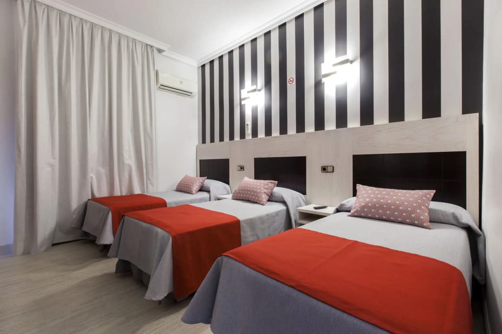 Hostal Castilla I - Atocha - photo 15